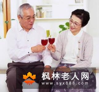 老人对再婚应持慎重的态度绝不可草率从事,呵护这朵迟来的爱情之花