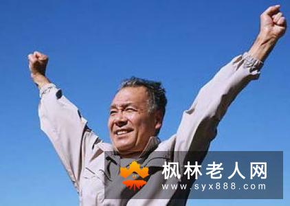 老人常做这几个腿部运动可以预防摔倒