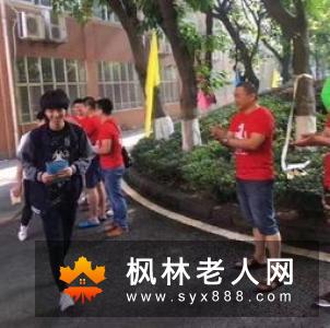 老年人跳广场舞注意保护膝关节警惕上举动作损伤肩袖暨南大学附属第一医院