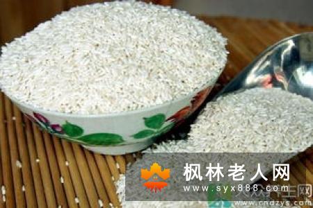 女性脚气的问题该怎么办  女性脚气吃哪些食物有好处