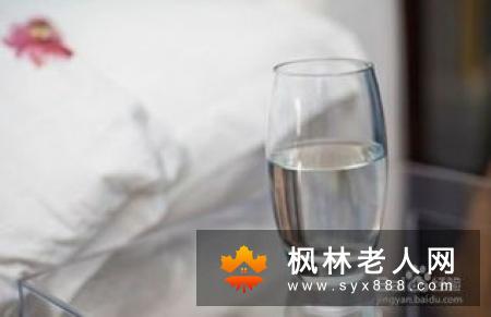 只喝白开水启动长寿基因6个月内不喝1杯含糖饮料体重降35公斤