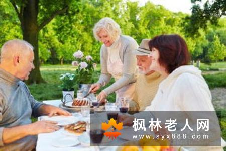 老人对再婚应持慎重的态度绝不可草率从事,呵护这朵迟来的爱情之花