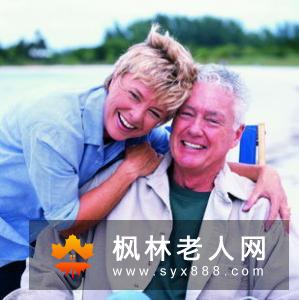 老年人玩健身球好处多  可保护大脑