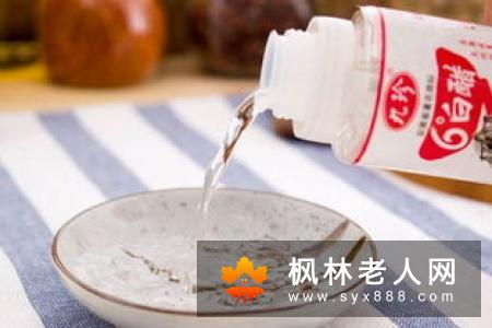 男人有脚气可以食醋泡脚  看看有哪些好处