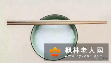 只喝白开水启动长寿基因6个月内不喝1杯含糖饮料体重降35公斤
