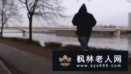老年人玩健身球好处多  可保护大脑