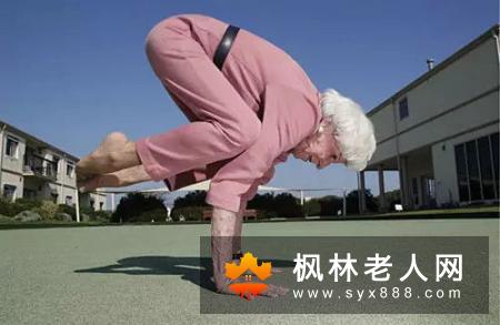 老人健身,选择游泳项目的确有很多好处,但不是每位老人都适合这项运动!