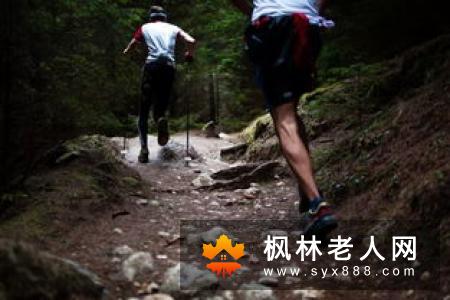 久坐身体易衰老？老人可做这项运动增强心肺功能