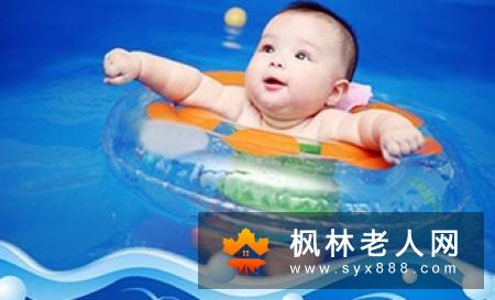 老人游泳的好处多 需注意这几点事项