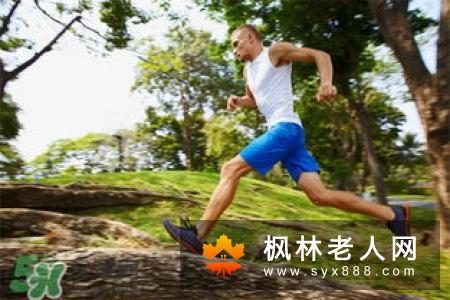 这些低强度运动 老年人不出门就可以做
