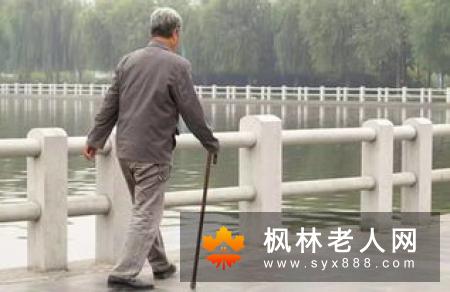 老年人选择散步健身还是暴走健身