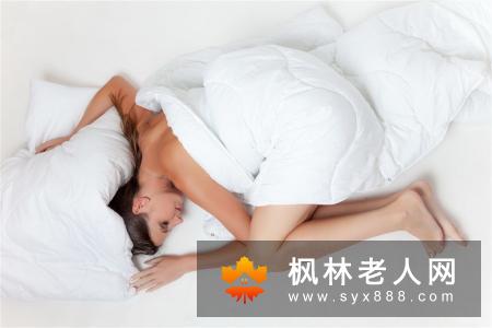 想抵抗老年病？试试金鸡独立健身法