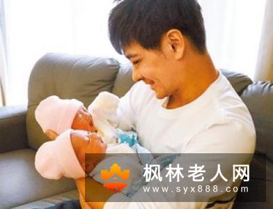 老年人背着手散步为什么不益健康?