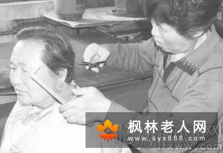 老年人外出3样东西一定要带