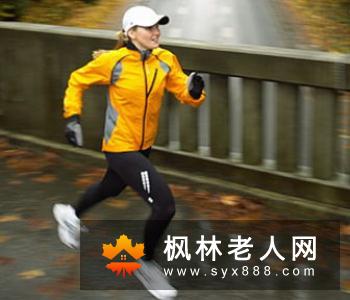 照镜子检查牙齿是否发黄窍门