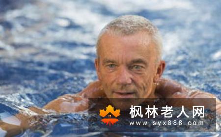 老年人游泳好吗 需做好哪些准备