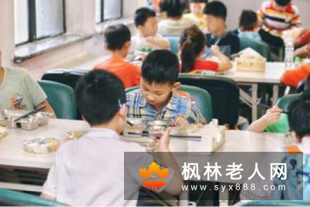 爬楼锻炼对老人身体好  听听专家的建议