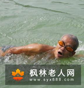 老人爬山为何会关节疼痛 需注意什么