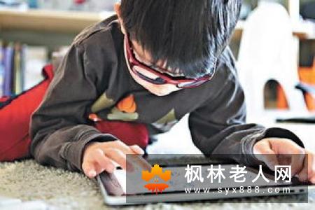 站姿吃饭最科学边吃边说好消化