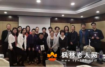 秃得严重者,头发所剩无几,“上半球”极度赤裸,宛如南极仙翁