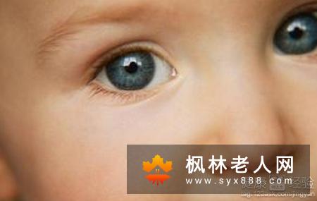 先天性白内障要及早治疗