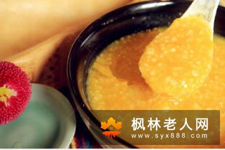 冬季老人感觉口干怎么办  遵循这些饮食原则