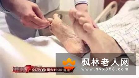 老人的家庭急救方法要注意哪些问题呢？