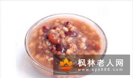 老年人贫血吃什么好 照着食谱吃准没错