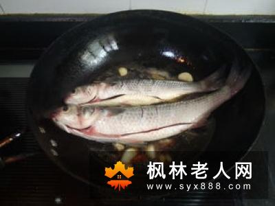 老人吃大蒜好吗 哪些人群不适宜吃大蒜
