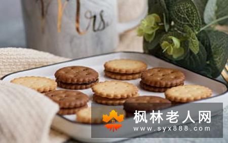 老人应该多吃蔬菜和水果,饮食是保健身体的一种