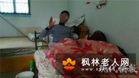 老人腰腿疼痛如何上楼呢？