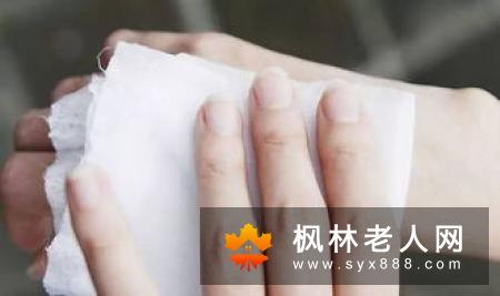 秋冬季老人下肢寒冷需警惕 谨防血管疾病
