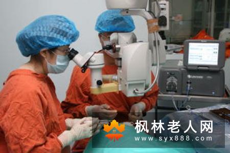 得了白内障 尽早动手术