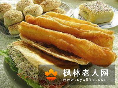 老人平时要注意营养饮食吸收  如何改善记忆力老化