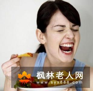 老人经常口干口臭？管控血糖谨防糖尿病