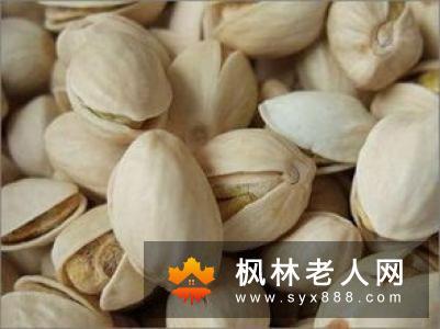 老人应多吃长寿的腰果  那些坚果适合老人吃呢