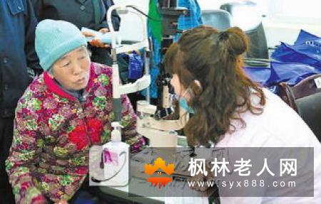 如何防治老年性白内障