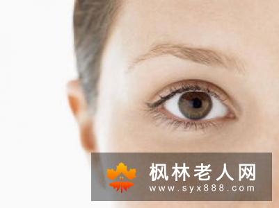 人到中年近视加深需警惕白内障