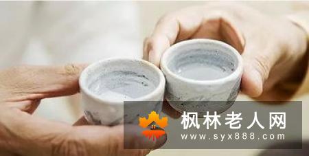 老人胸闷气短不要立即服用抗早搏药物