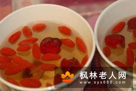 老年人饮食 少吃“三白”多吃“三黑”