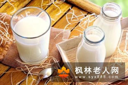 治疗老人口干喝参芪汤