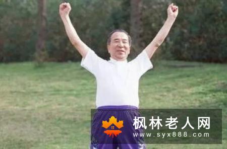 老年人从起床到晨练的一些“小动作”
