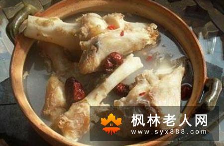 骨质疏松导致变矮 老人补钙食谱