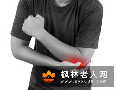 5个动作易伤老人关节，要谨慎哦