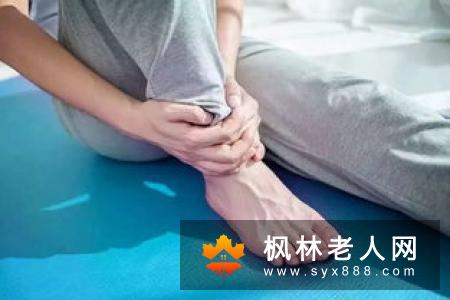 老人健身手腕受伤不宜立即热敷