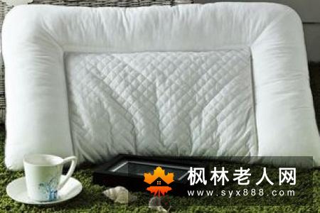 老年人如何正确用枕头 要注意什么