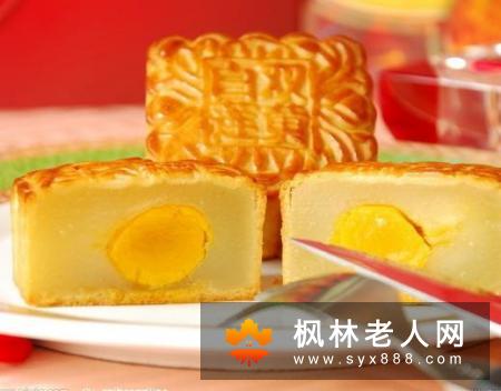 中秋佳节老人吃月饼需注意什么