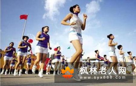 老人游泳有哪些好处，需要注意什么