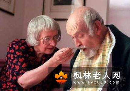 孤独老人的危害是什么 该怎么缓解老人的内心