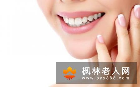口腔溃疡会有什么症状出现？
